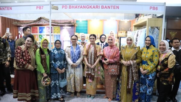 Ketua Umum Seruni Kabinet Merah Putih Selvi Gibran Buka Bazar Kreasi Bhayangkari Nusantara 2026, Dorong UMKM Naik Kelas