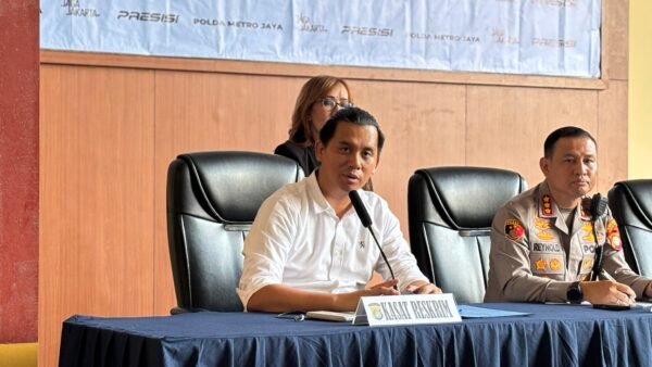 Kasat Reskrim Polres Metro Jakarta Pusat AKBP Roby Heri Saputra dalam rilis perkara Percetakan Mau Print di Polres Metro Jakarta Pusat, Jumat, 26 Juni 2026.
