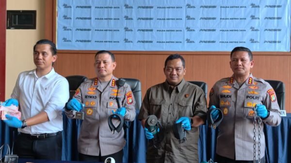 Kabidhumas Polda Metro Jaya Kombes Pol Budi Hermanto dalam rilis perkara Percetakan Mau Print di Polres Metro Jakarta Pusat, Jumat, 26 Juni 2026.