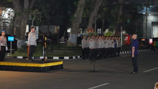 Personel kepolisian mengikuti apel kesiapan Operasi Berantas Jaya 2026 di Lapangan Apel Polda Metro Jaya.