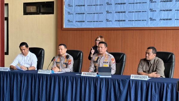 Kasat Reskrim Polres Metro Jakarta Pusat AKBP Roby Heri Saputra dalam rilis perkara Percetakan Mau Print di Polres Metro Jakarta Pusat, Jumat, 26 Juni 2026.