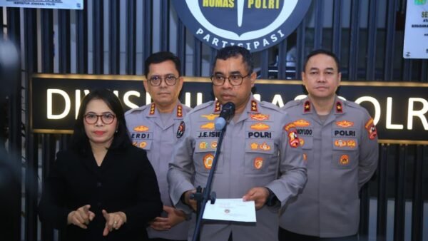 Polri Ajak Massa yang Masih Bertahan di DPR Akhiri Kegiatan Secara Tertib