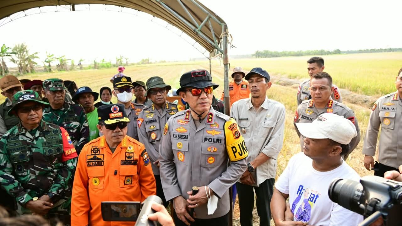 Kapolda Jambi Bersama Gubernur dan Danrem Pantau Penanganan Karhutla di Tanjab Timur