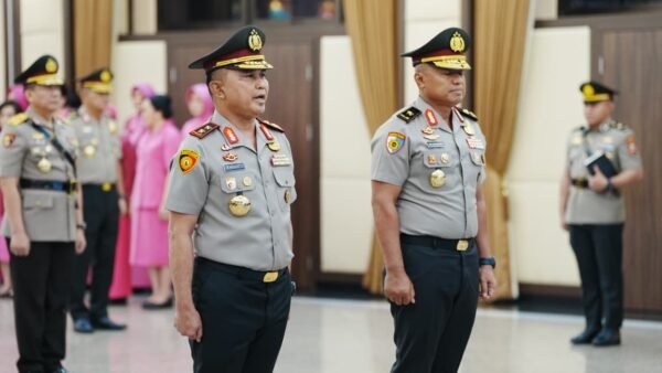 Kapolri Pimpin Upacara Serah Terima Jabatan Sejumlah Pejabat Polri