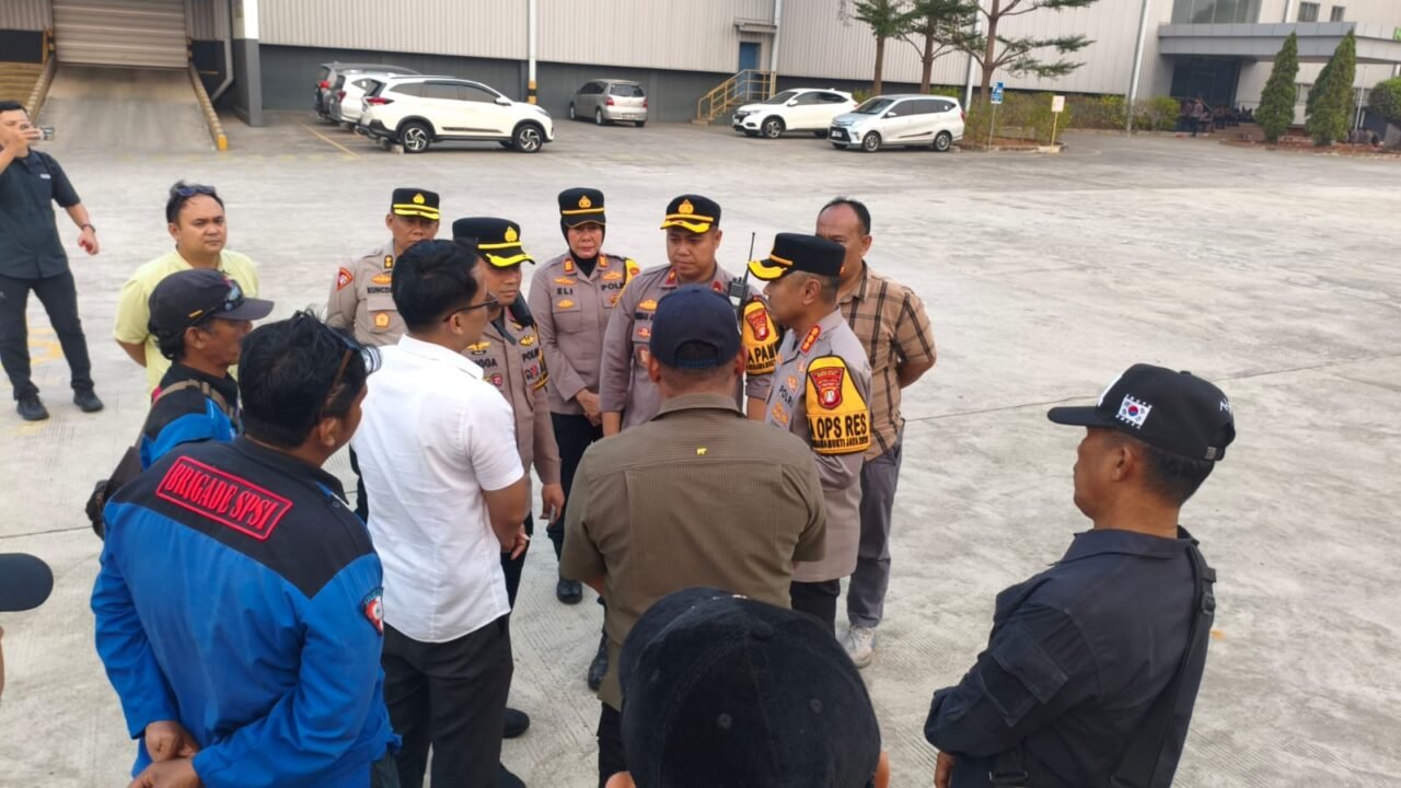 Jaga Kondusivitas Iklim Investasi, Kapolres Metro Bekasi Berikan Pelayanan Kepolisian untuk Keamanan Hak dan Suara Buruh