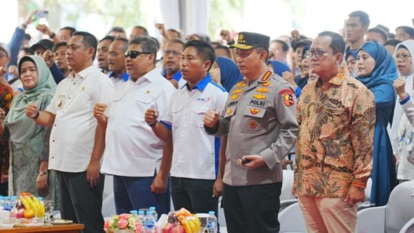 Kapolri Apresiasi Buruh dan Pengusaha Duduk Bersama Bahas RUU Ciptaker