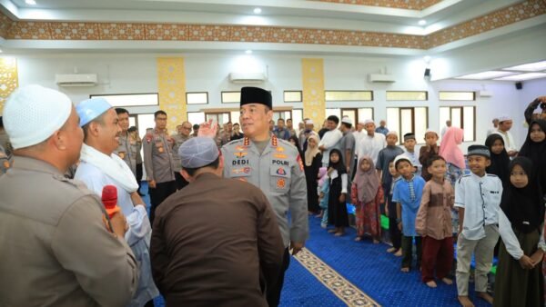 Singgah di Masjid Natabel Jannah, Wakapolri Komjen Dedi Prasetyo Berbagi Santunan dan Jumat Berkah