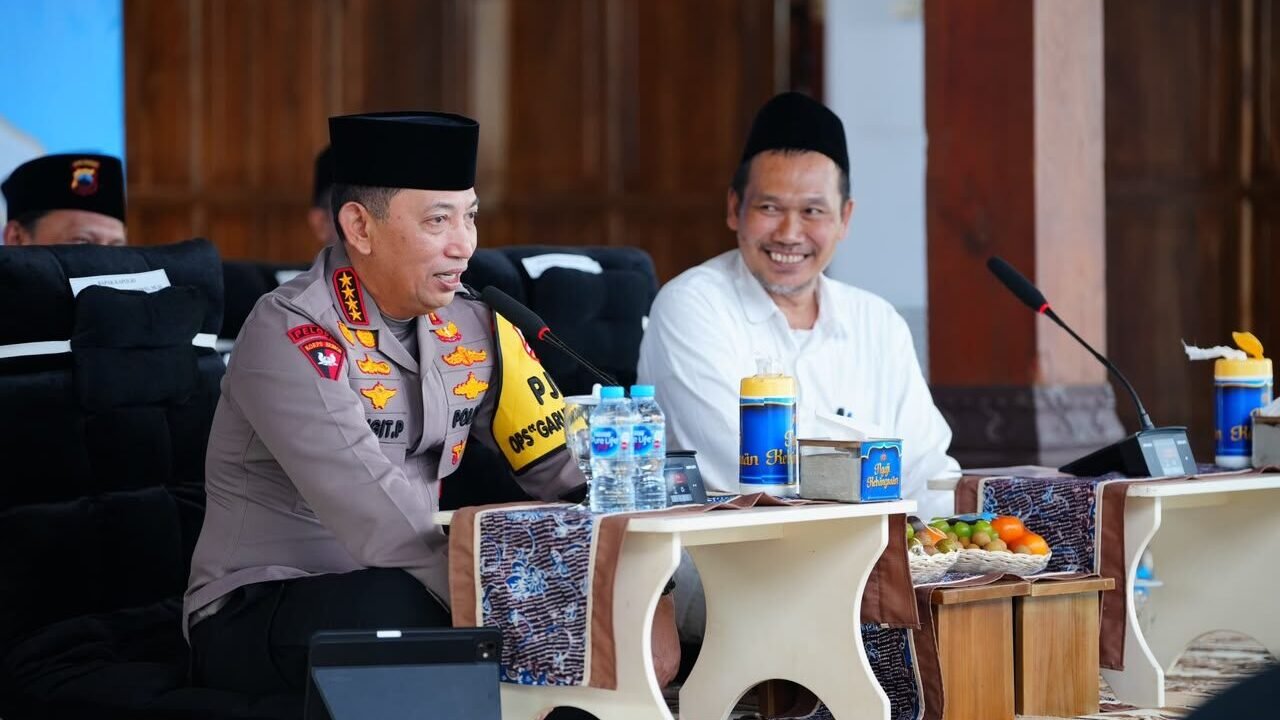 Kapolri Bersama Gus Baha: Jaga Persatuan agar Indonesia Terus Tumbuh dan Maju