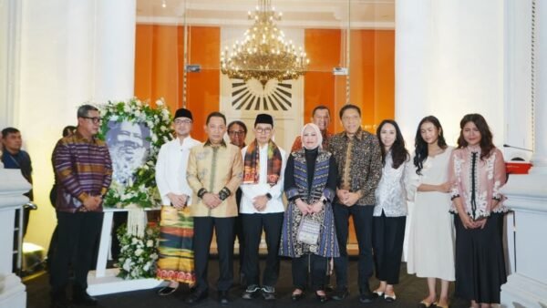 Kapolri Hadiri Pembukaan Pameran Nasirun “Bersimpuh di Kaki Para Guru” di Galeri Nasional Indonesia