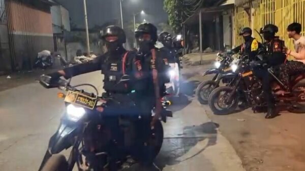 Patroli Brimob di Jakut Amankan 7 Pemuda, Pisau dan Celurit Ditemukan
