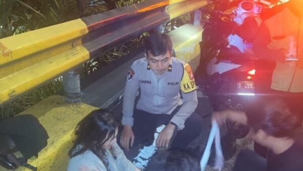 Laporan 110, Polisi Evakuasi Dua Korban Kecelakaan Tunggal di Flyover Senayan