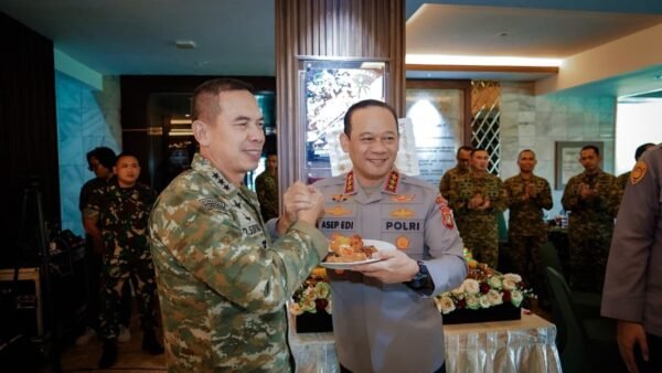 Kapolda Metro Jaya Hadiri Syukuran HUT TNI di Makodam Jaya